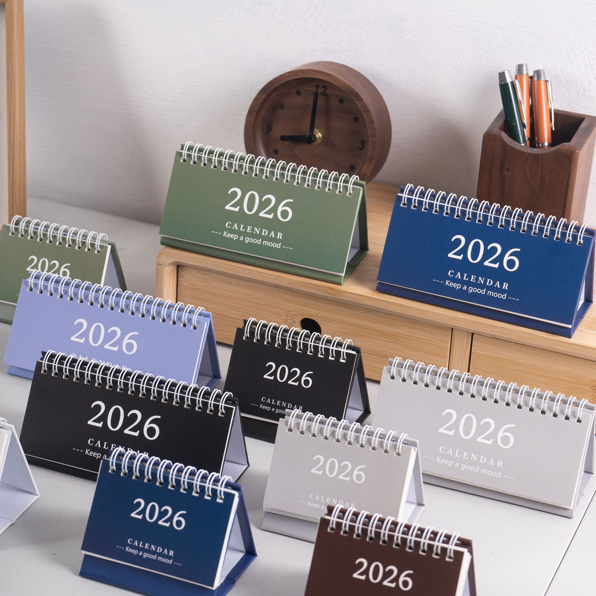 Simple Desk Calendar 2025-2026 - Office Stationery Supply List avaliação e preço